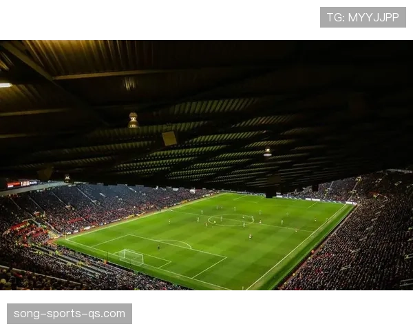 卡马文加与克罗斯的出球能力差异如何影响中场组织结构？