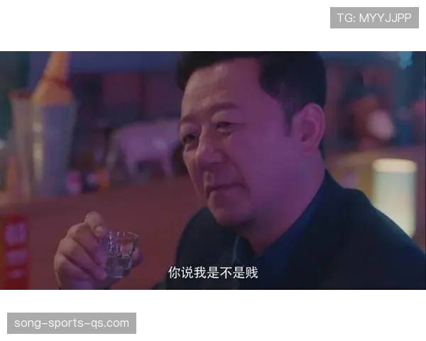 辛德胡训练完直接啃鸡腿？这自律人设崩得我措手不及