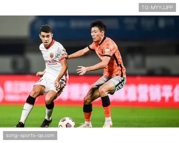 克鲁伊夫高位逼抢如何重塑其核心角色并撕裂防线？